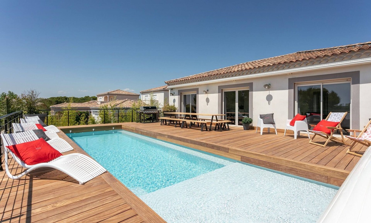 Beziers Villa | Villa "Le Golf St Thomas" with Private Terraces, Outdoor Pool, and Wi-Fi