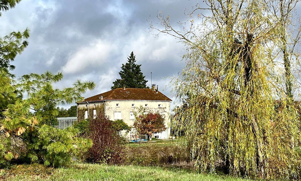 Aiguillon House | Villa Le Parc de Gouts – Your Spacious Estate with Heated Pool and Private Pond in Aiguillon