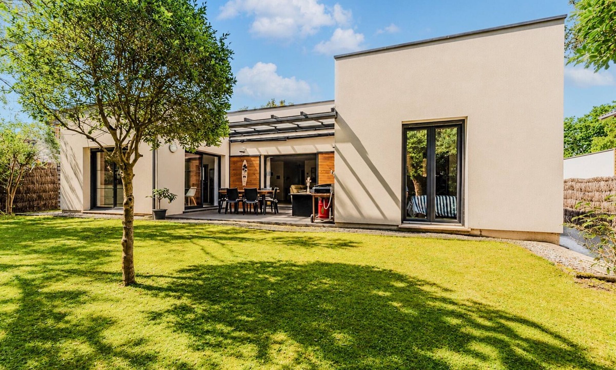 Mimizan-Plage House | Villa 'Le Rêve' in Mimizan Plage with Terrace, Garden and Air Conditioning