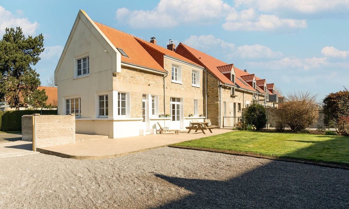Wimille House | Villa les Aubépines in Wimille with garden