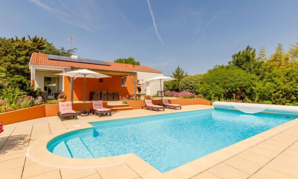 Olonne-sur-Mer House | Villa Les Cygnes by Interhome