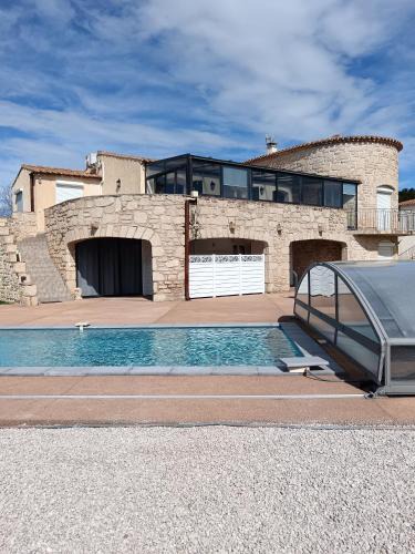 Meze Apartment | Villa Les Grenadines ETAGE