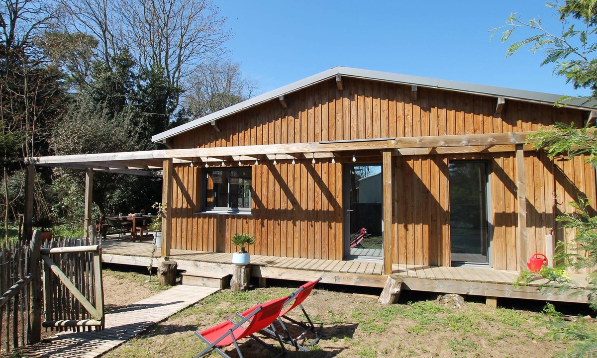 Longeville-sur-Mer House | Villa Les Hibiscus - 500m from the beach - authentic style and design for 8