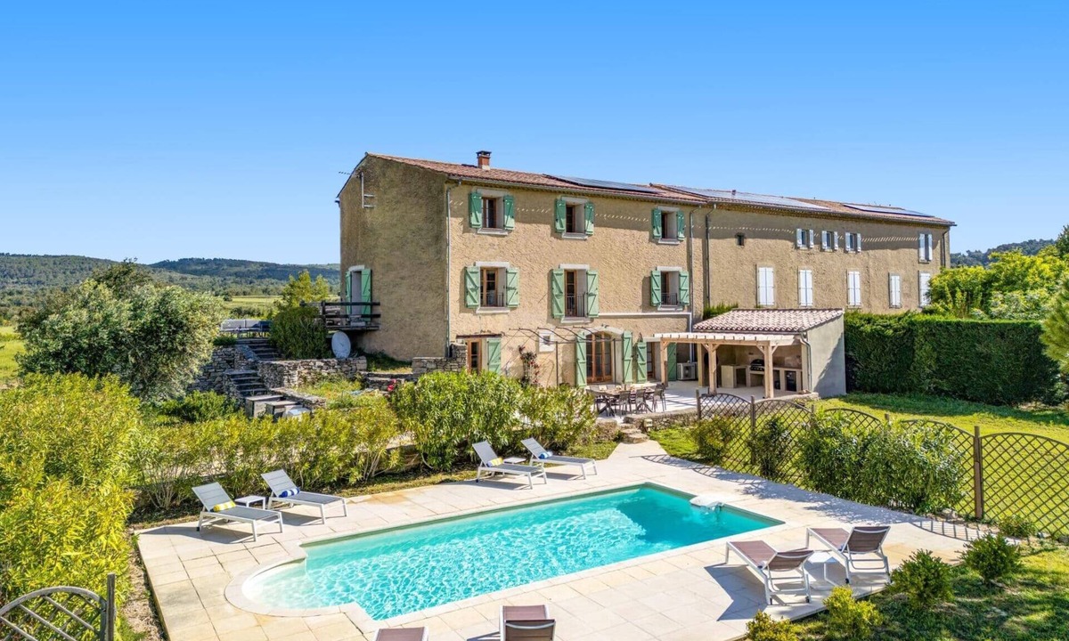 Azillanet Villa | Villa Les Juliannes by Villa Plus