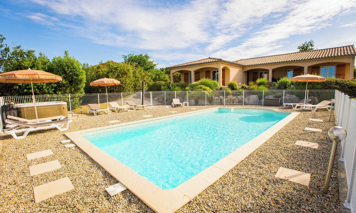 Joyeuse Villa | Villa Les Lavandes with its Private Pool and Spa