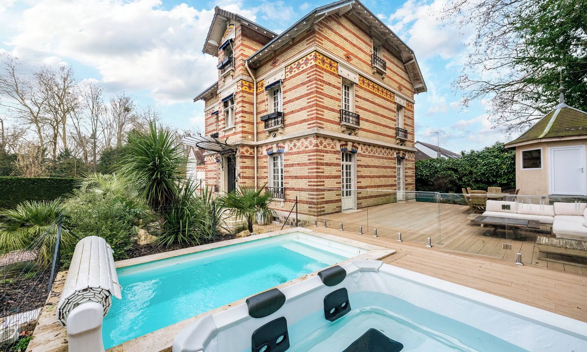 La Ferte-Gaucher Villa | Villa Les Roches - Comfort & Relaxation