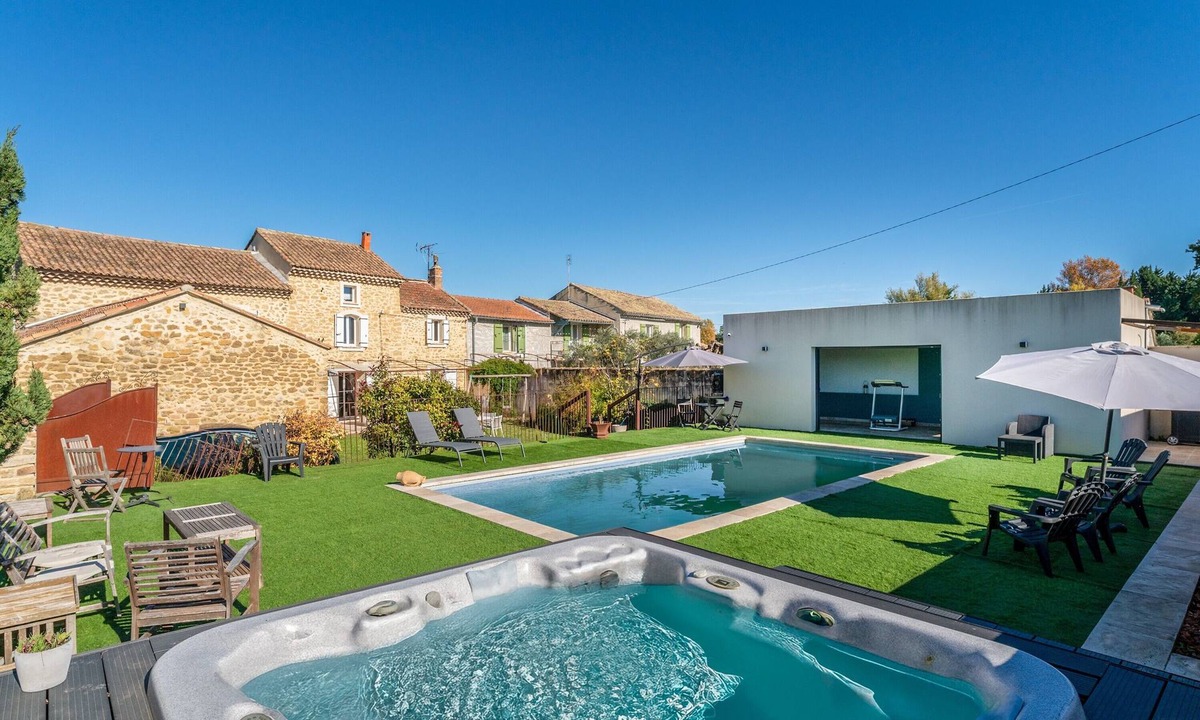 Camaret-sur-Aigues Villa | Villa 'Lila Mas' with Private Pool, Wi-Fi and Air Conditioning