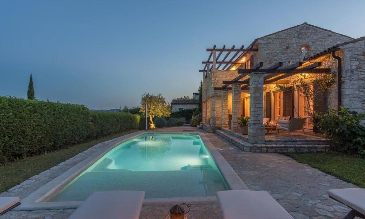 Buzet House | Villa "Livia" with a view of the water
