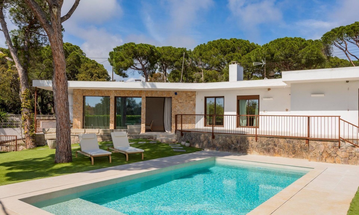Platja d'Aro Villa | Villa Lliris - Four Bedroom Villa, Sleeps 10
