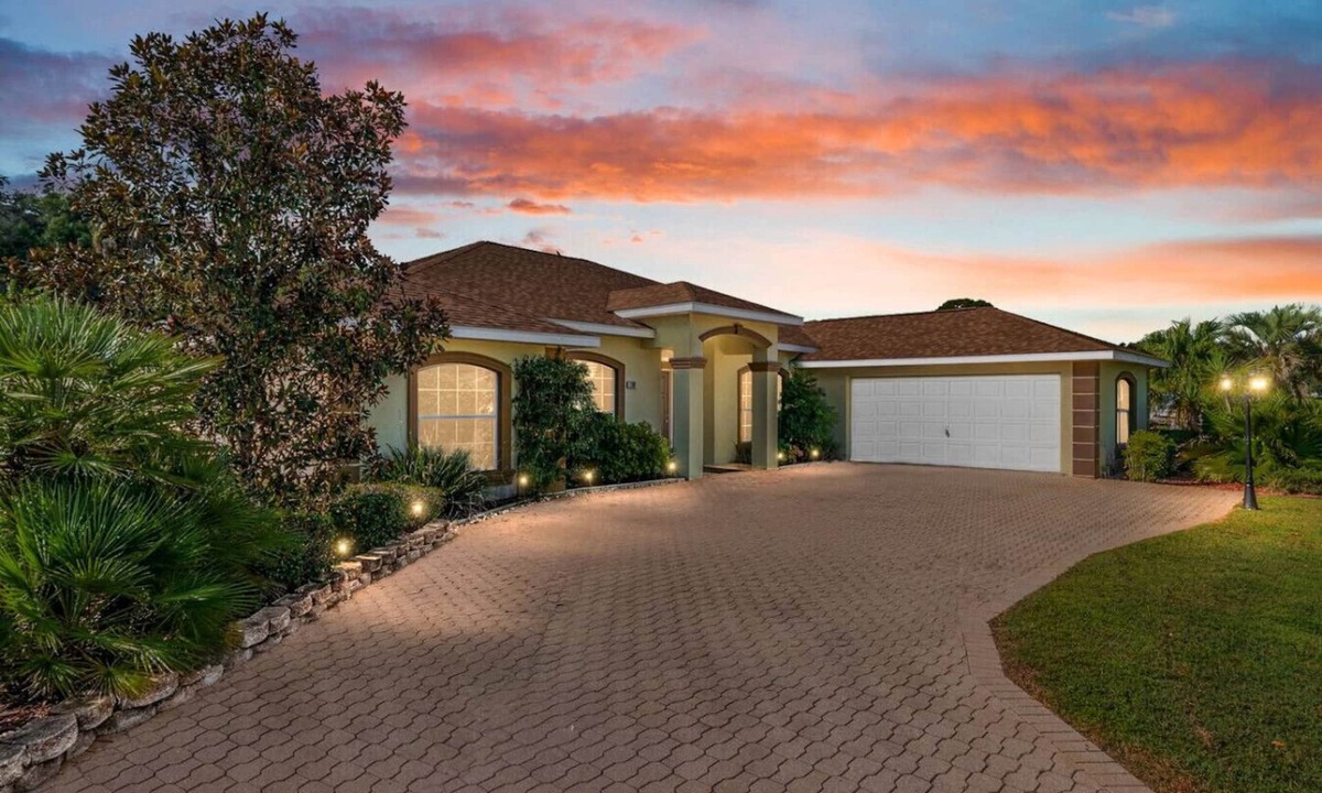 Inverness House | Villa Louise: Great outdoor area with pool & spa
