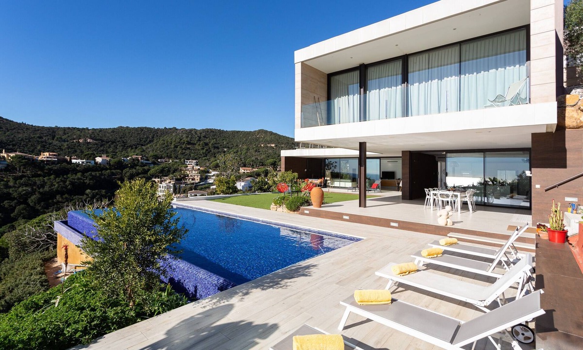 Tossa de Mar Villa | Villa 'Lucía' with Sea View, Pool, Wi-Fi and Air Conditioning