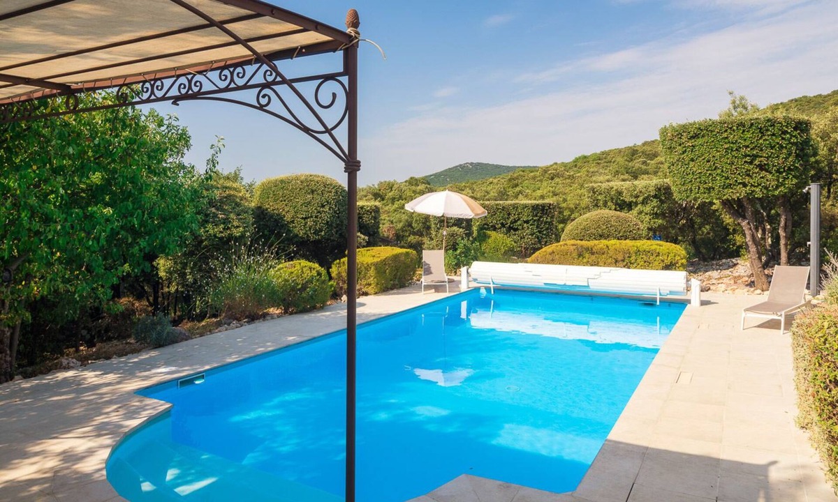 Saint-Martin-de-Londres Villa | Villa Mas de Bouis - Beautiful large holiday home with views