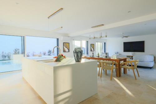 Le Bernard Villa | Villa magnifique climatisée 4 chambres, 4 salles de bain avec piscine chauffée, salle de sport proche mer