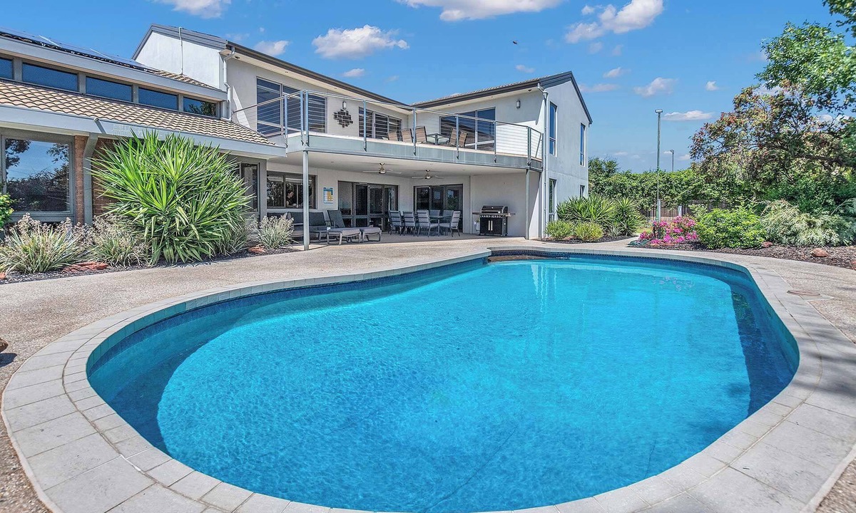 Echuca House | Villa Mala Summary: W