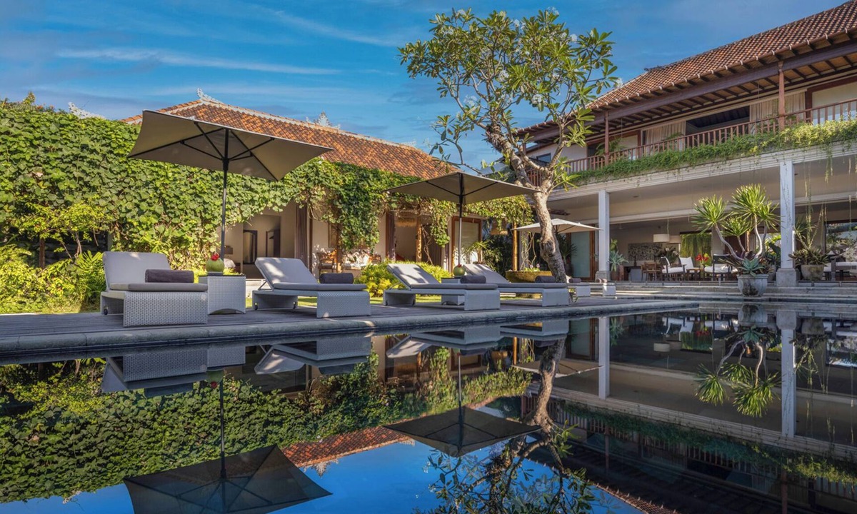 Munggu Villa | Villa Mandalay Dua | Seseh 4BR Villa — Pool, Rice-View & Staff