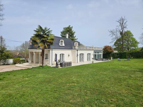 Noisy-le-Grand Villa | Villa Mandalika