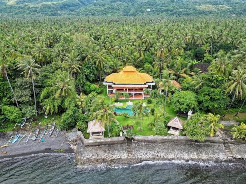 Sembiran Villa | Villa Manor Beachfront, North Bali