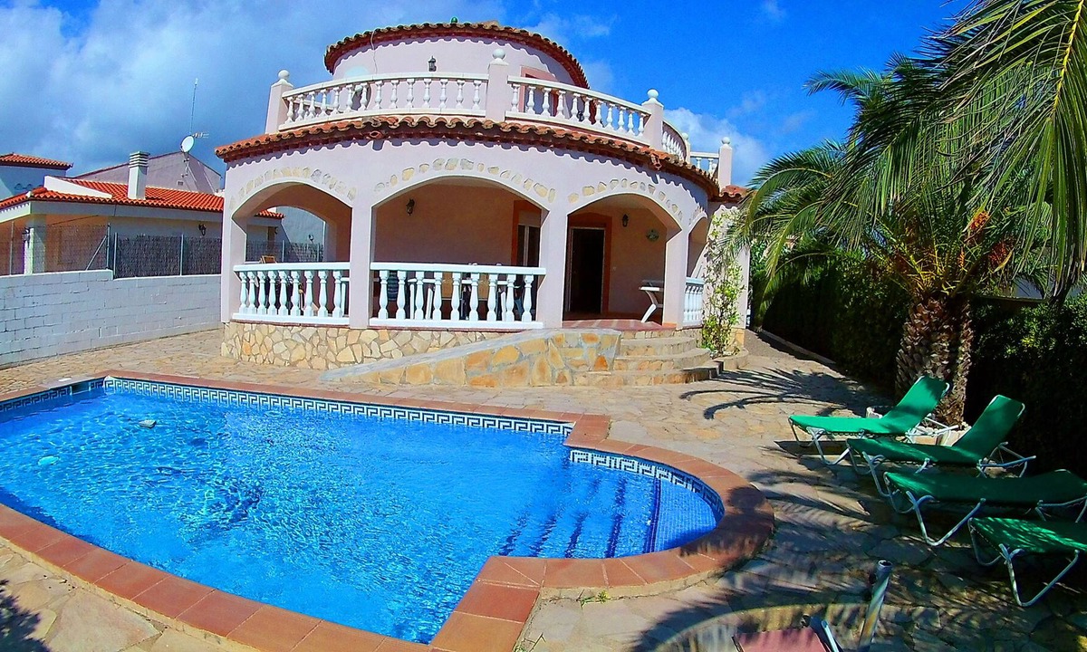 Costa del Zefir Villa | Villa Manuela with air conditioning and up to 12 people. Pool 10x5m.