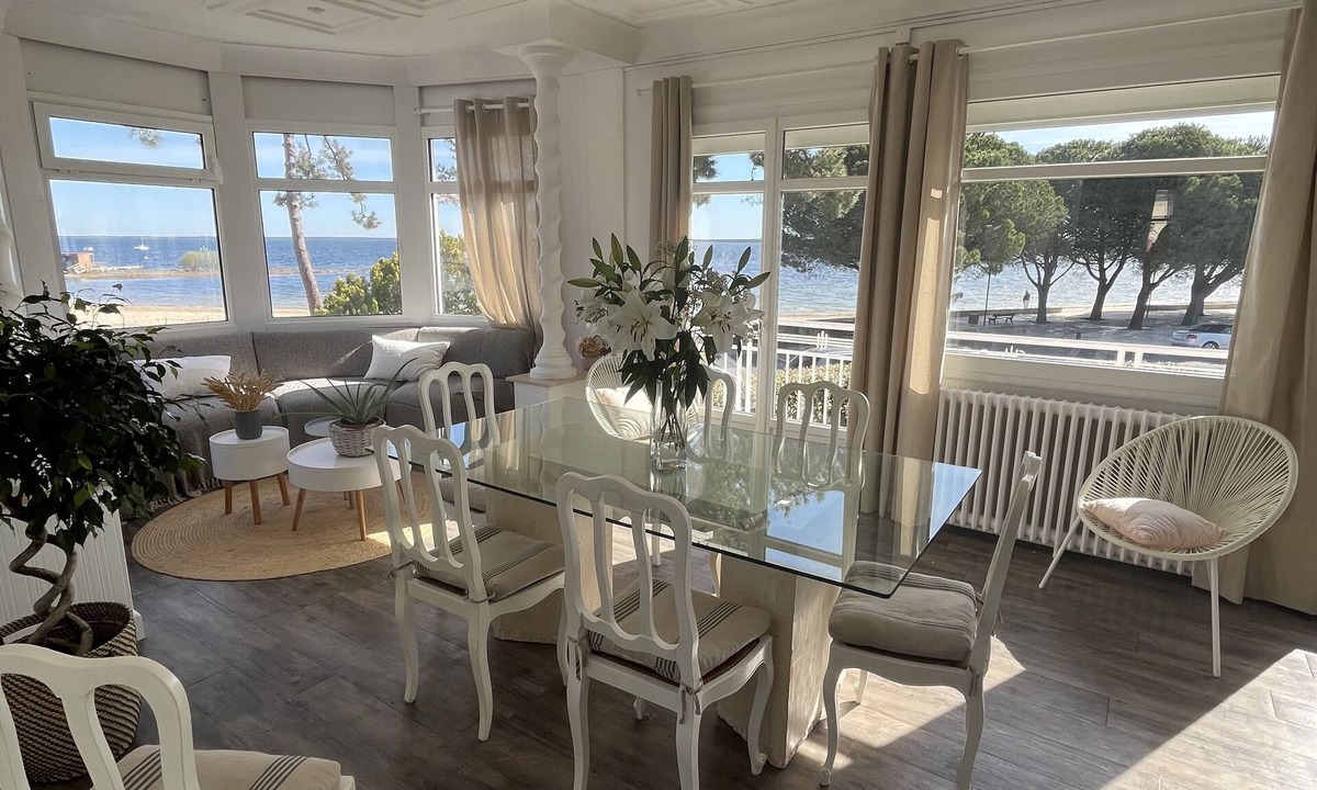 Maubuisson House | VILLA MARBOEUF IDYLLIC BEACHFRONT LOCATION