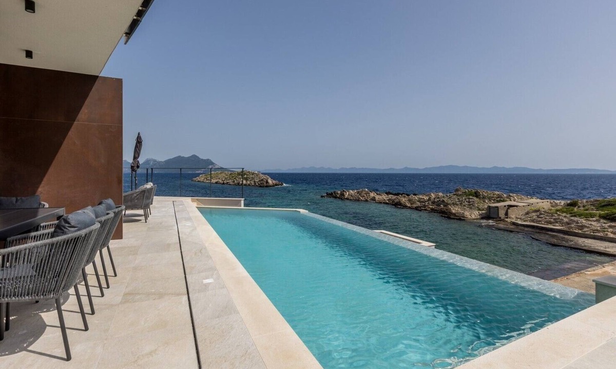 Orebic Villa | Villa Mare seaside heated infinity pool sauna gym bbq gym family
