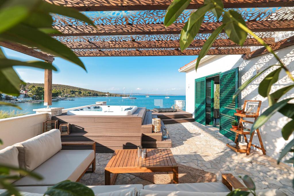 Zman Villa | Villa Mare Vista