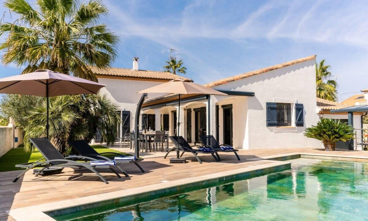 Le Grau-dʼAgde Villa | Villa Margot, stunning pool, beach 500 m