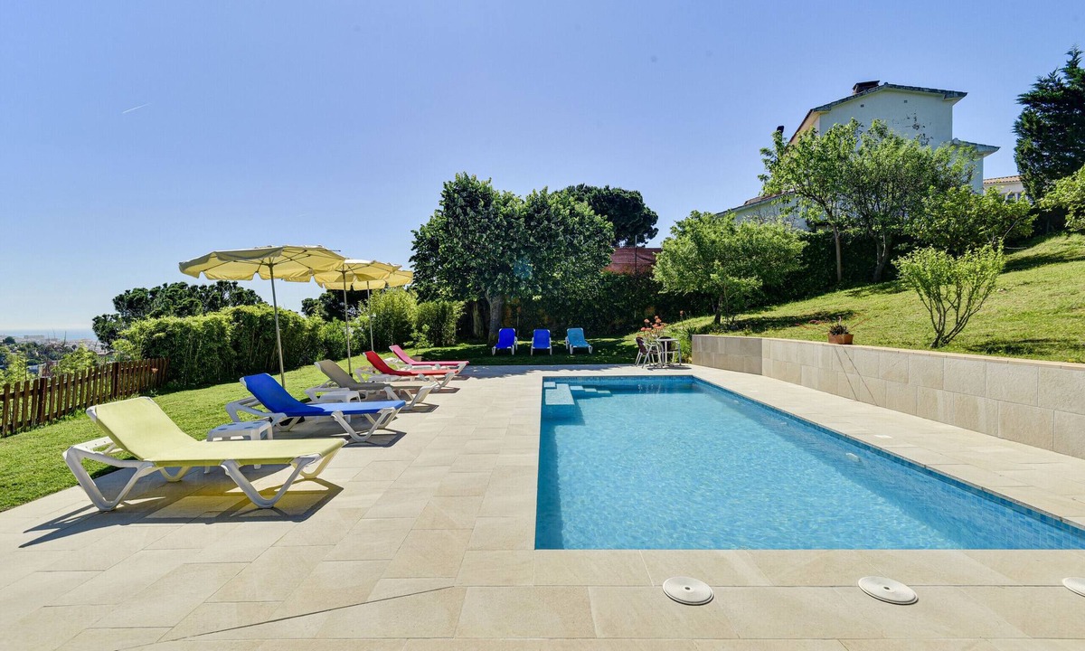 Calella Villa | Villa Margot with a very large garden, private poo