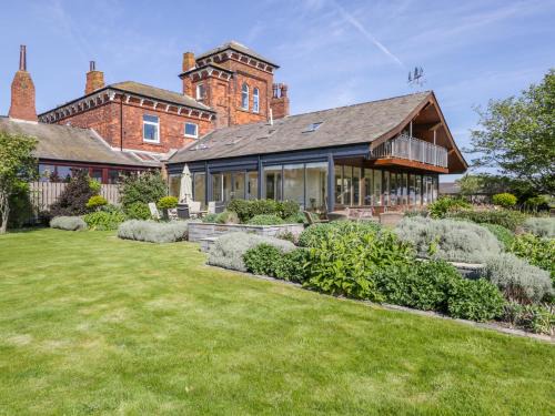 Barrow-in-Furness House | Villa Marina