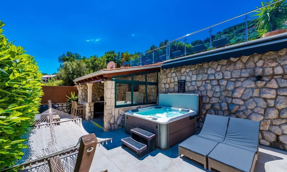 Zaton Villa | Villa Maro - Four Bedroom Villa, Sleeps 8