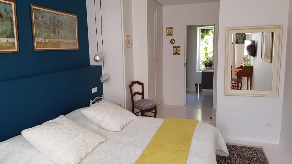 Amboise House | Villa Mary