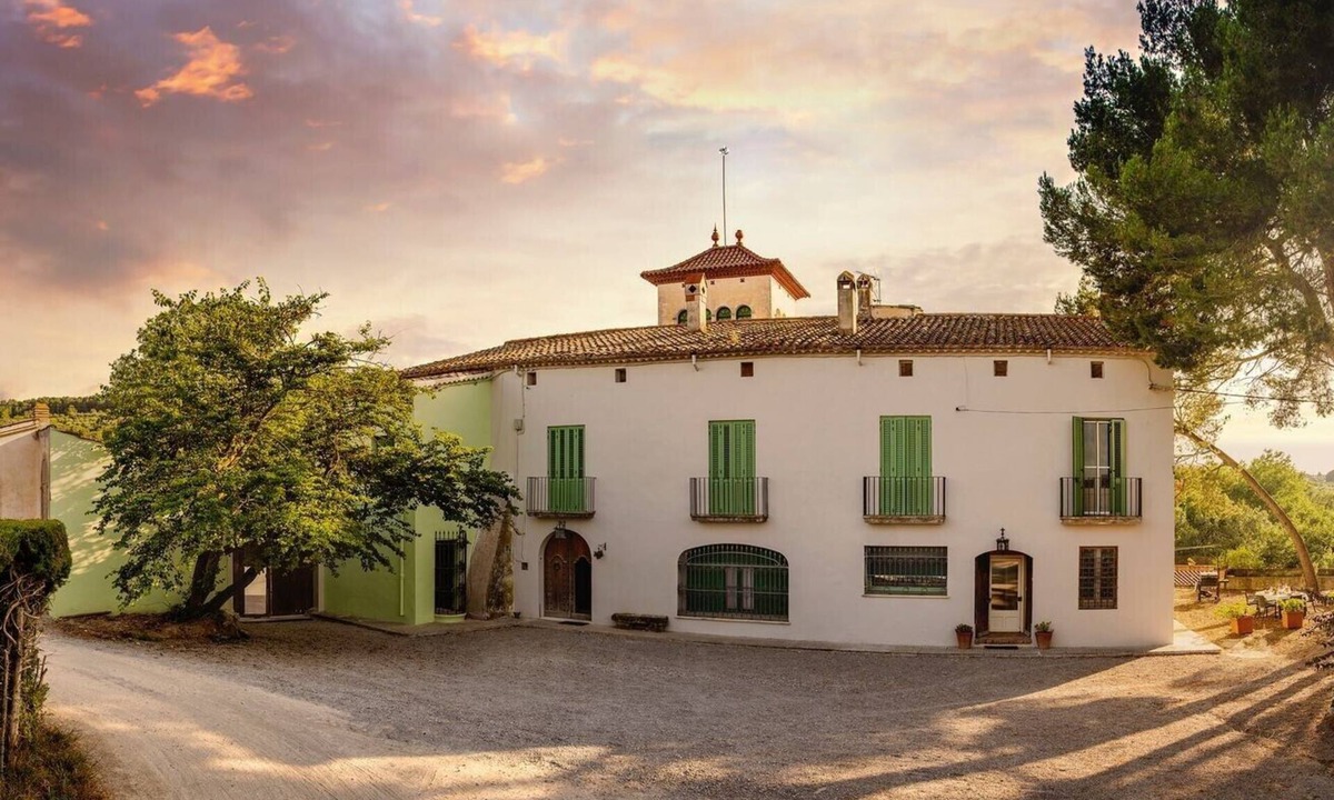 Torrelavit Villa | Villa "Masia Can Comas" with Pool, Garden & Wi-Fi