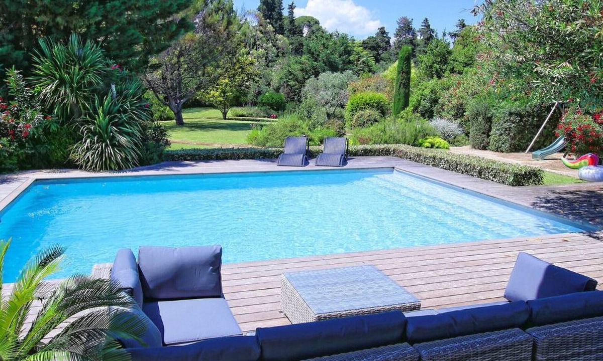 Baillargues Villa | Villa Massane · Golf Villa with large garden, pool and tennis
