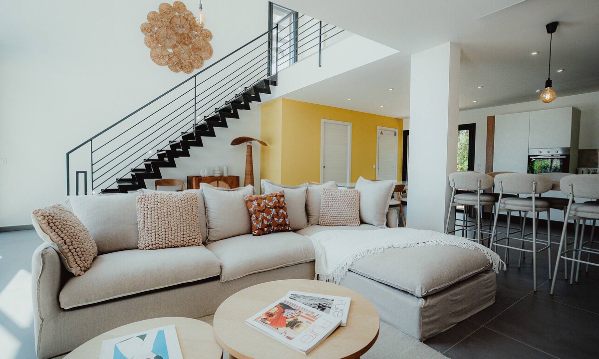 Sainte-Maxime - Saint-Tropez Villa | Villa 'Maures' with Shared Pool, Wi-Fi and Air Conditioning
