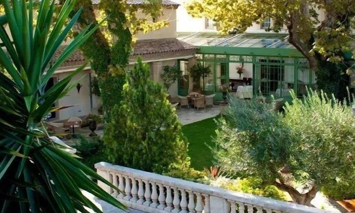 Aigues-Mortes Medieval City Hotel | Villa Mazarin Aigues Mortes
