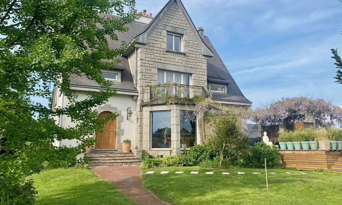 Mayenne Apartment | Villa Medena - All-comfort stay + jacuzzi - Rated 3*.