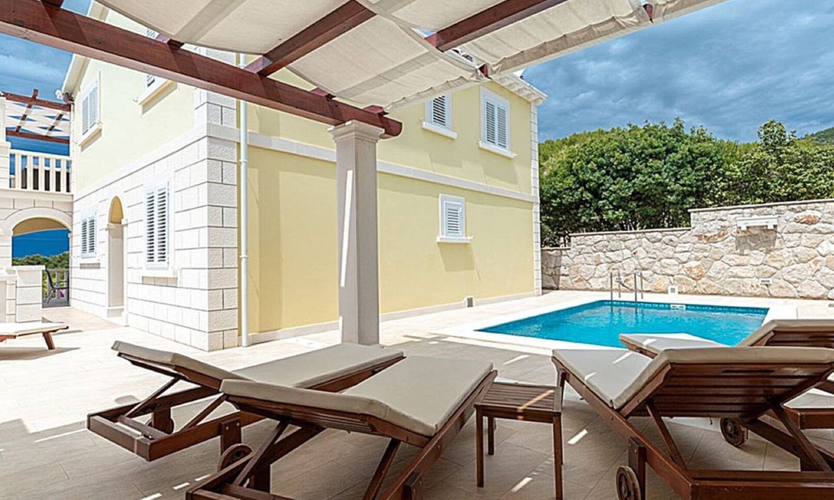 Prizba Villa | Villa Mediterana by Villas Guide