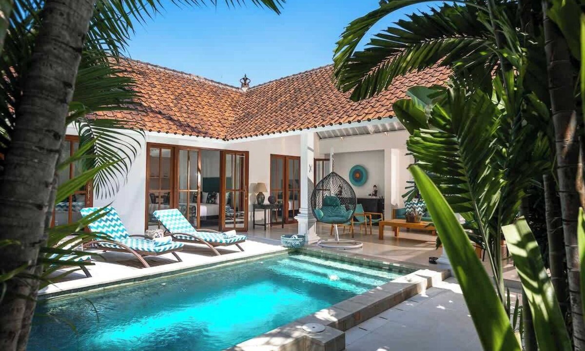 Central Seminyak Villa | Villa Merah| Paradise 10Min walk to Seminyak Beach