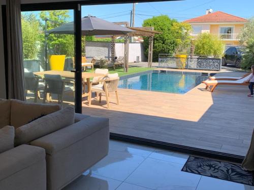 Pusignan Villa | Villa Meyzieu Grand Large