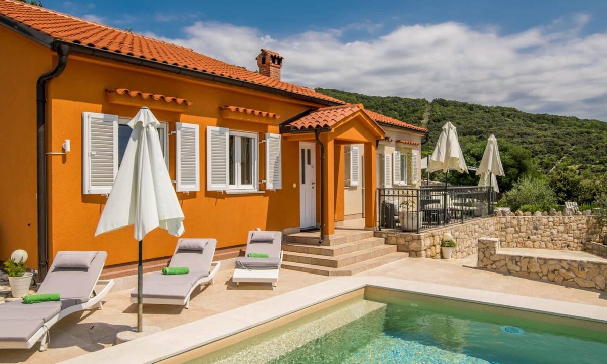 Miholascica Villa | Villa Miholašcica 3 in Island Cres by Villas Guide