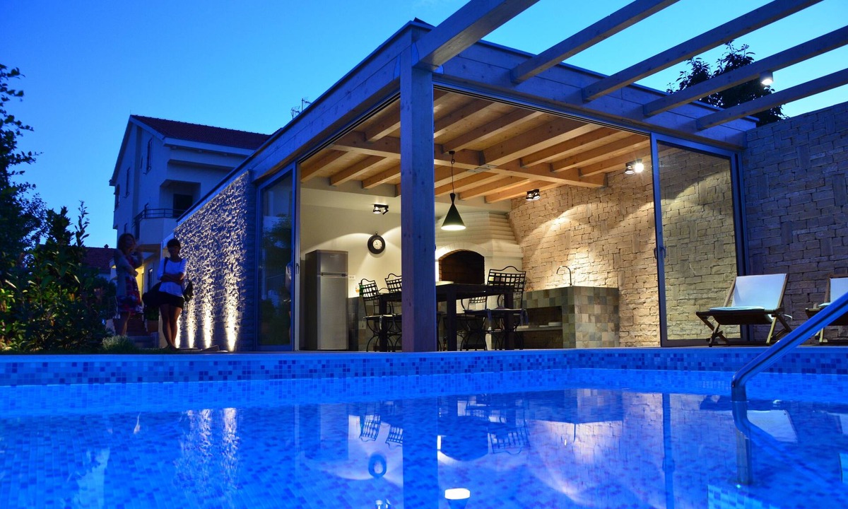 Sukosan Apartment | Villa Mirakul Deluxe One-Bedroom Apartment with Balcony and Pool