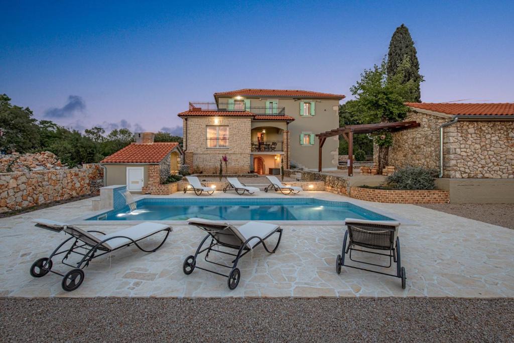 Sveti Ivan Dobrinjski Villa | Villa Miry's Hideaway