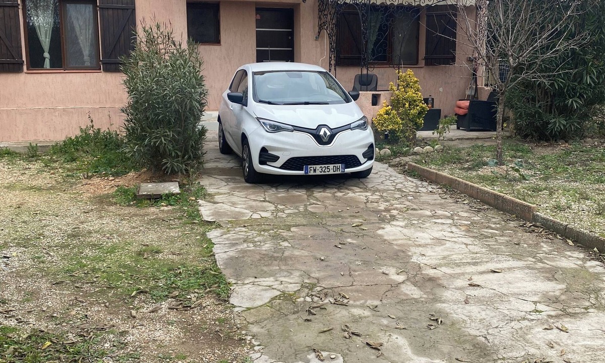 Sorgues Villa | Villa Mitoyenne.