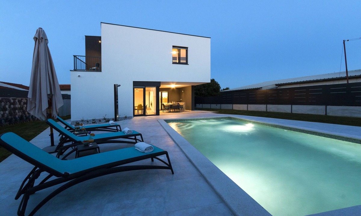 Skatari Villa | Villa Moderna near Pula for 8 people with 32 m2 private pool