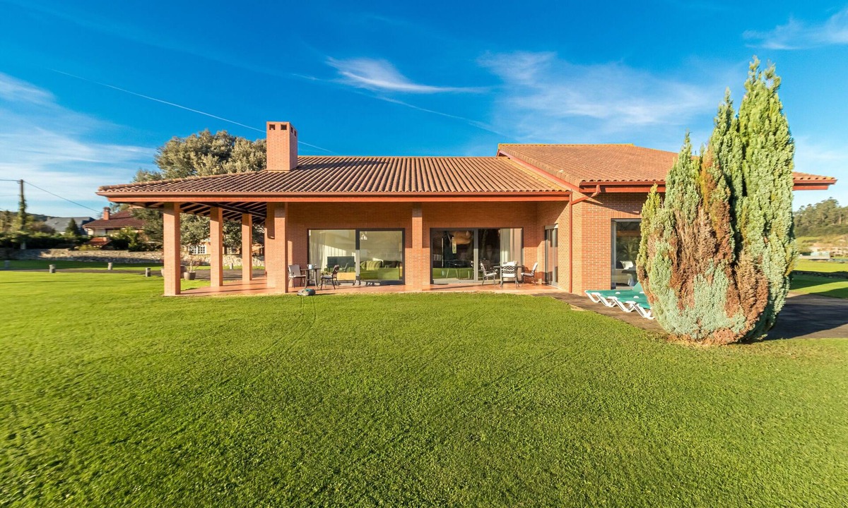Escobedo de Camargo Villa | Villa Monasterio just 15 minutes from Santander