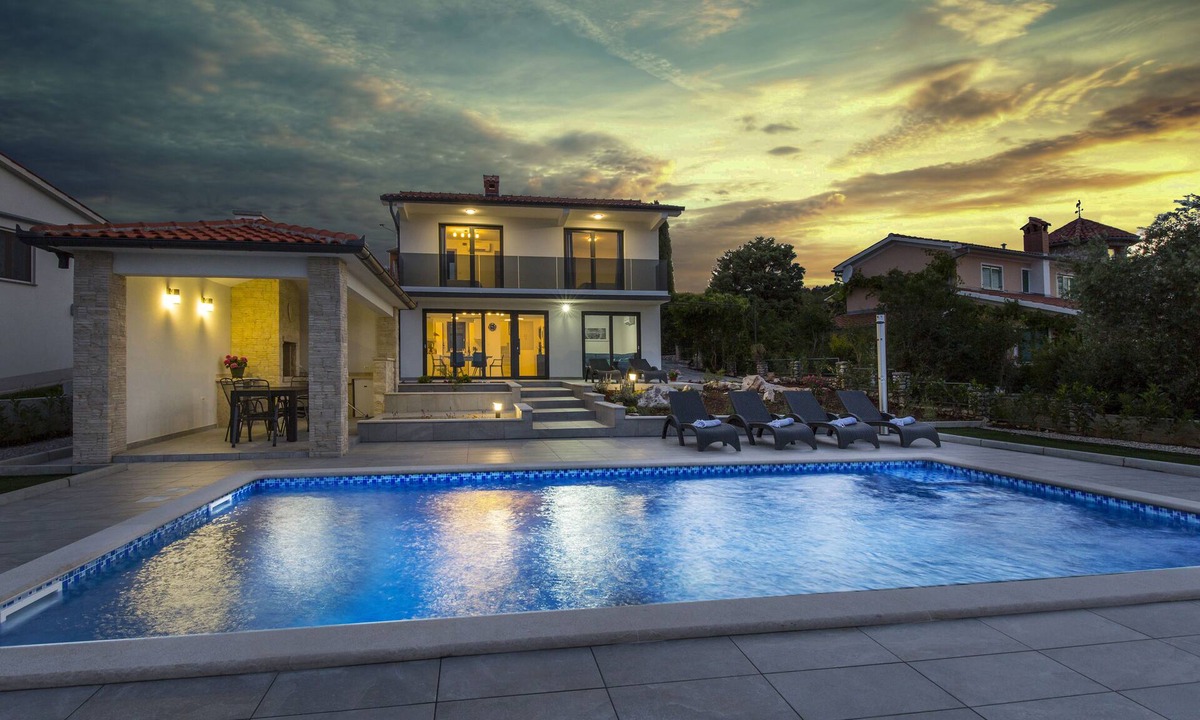 Bartici Villa | Villa Monika