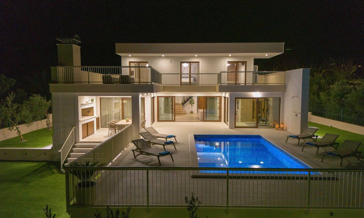 Kastel Luksic Villa | Villa Mood – Pool, Gym & Sauna near Split