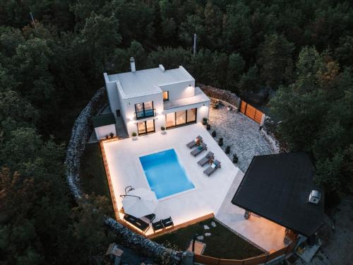Viskovo Villa | Villa Moretto with Private Pool & Jacuzzi - Rijeka area
