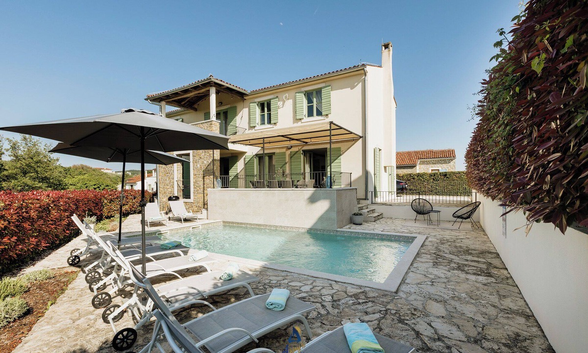 Baredine Villa | Villa Morgan – Luxury Villa with Heated Pool near Buje