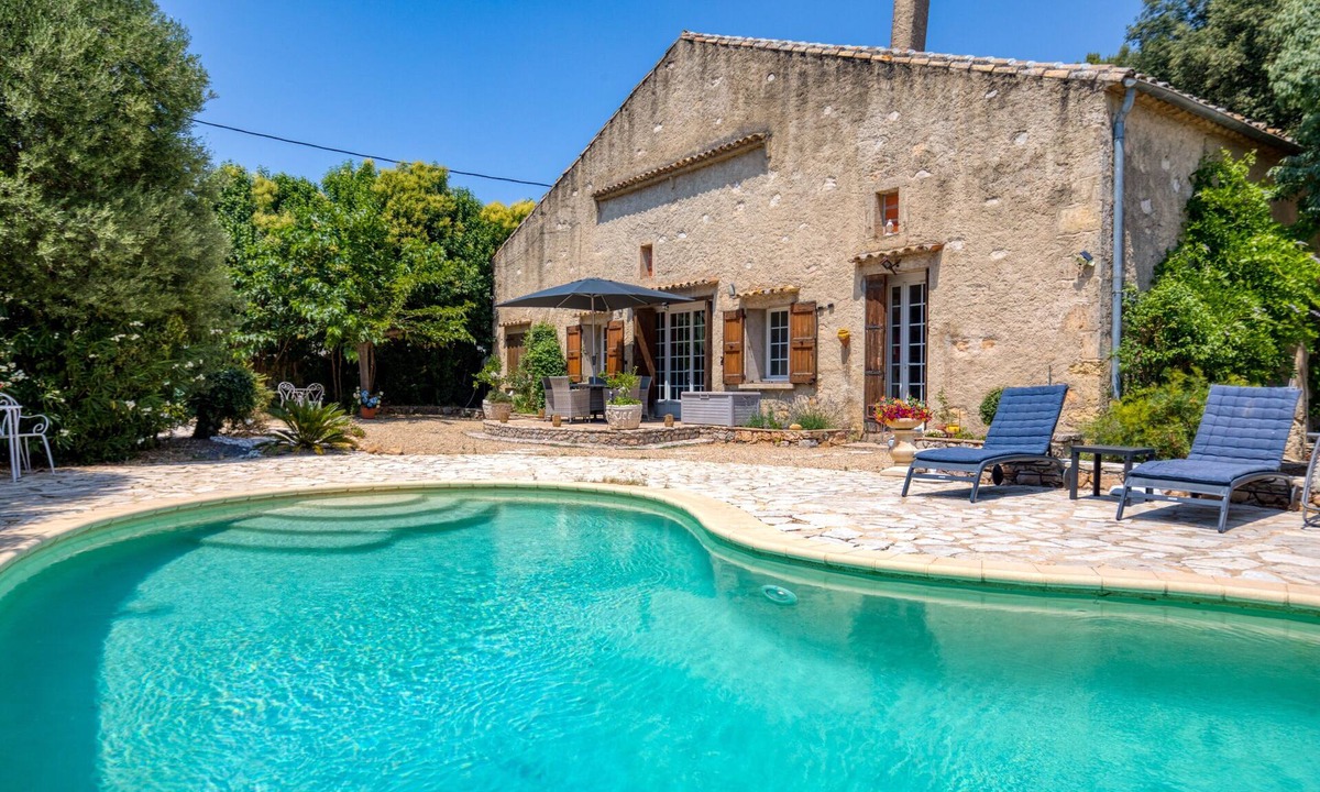 Cournonsec House | Villa 'Moun Mas' with Private Pool, Wi-Fi and Air Conditioning