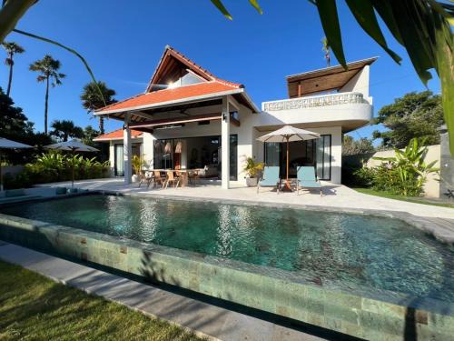 Abang Villa | Villa Nagaïa Private Pool, Panoramic Rooftop, Volcano & Ocean Views